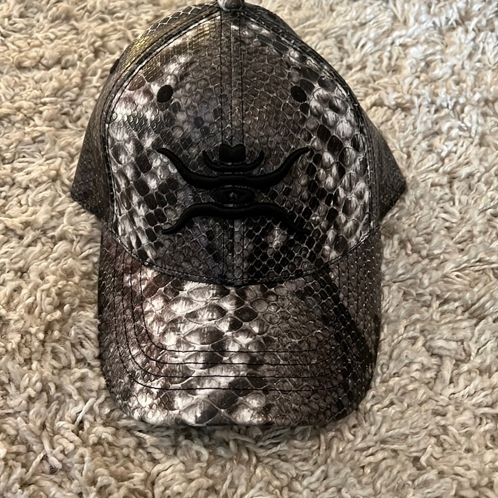 Cuernos western wear faux python ball cap